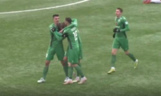 Ошибка обороны привела к сумасшедшему голу в КПЛ. Видео