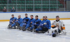 Казахстанские следж-хоккеисты провели первый матч на альтернативных Паралимпийских играх