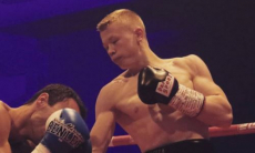 21-летний казахстанский боксер побил соперника с 47 боями в профи. Видео