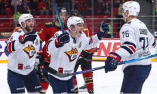 Хоккеисты сборной Казахстана помогли «Металлургу» в четвертый раз разгромить «Авангард» и выйти в финал конференции КХЛ