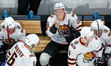 Клуб конференции «Барыса» в КХЛ расторг контракты с двумя нападающими