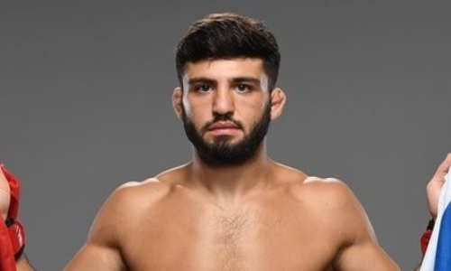 Боец UFC Саята Абдрахманова дал прогноз на титульный бой в легком весе