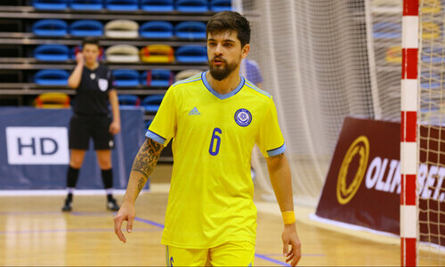 Один из лидеров сборной Казахстана продолжит карьеру в Бразилии