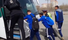 Автобус клуба КПЛ сломался по дороге на игру. Видео
