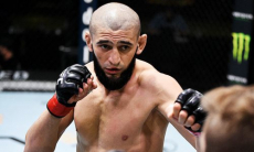 Хамзата Чимаева жестко избили в кровавом бою UFC после скандала с Шавкатом Рахмоновым. Видео