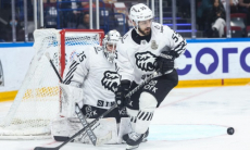 Защитник оформил шикарное спасение в матче с обидчиком «Барыса» в плей-офф КХЛ. Видео