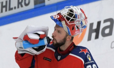 Одноклубник Даррена Дица показал игрокам «Металлурга» неприличный жест. Видео