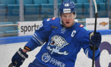 «Вечно молодой». «Барыс» доказал крутость своего капитана. Видео