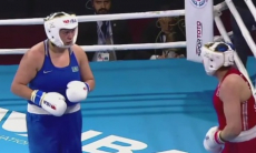 Судьи порешали? Видео боя титулованной казахстанки против 39-летней хозяйки ринга на ЧМ-2022 по боксу