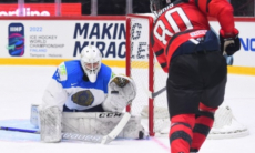 Вратарь сборной Казахстана совершил один из лучших сэйвов ЧМ-2022 по хоккею. Видео