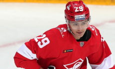 Клуб хоккеистов сборной Казахстана в КХЛ подписал трех игроков