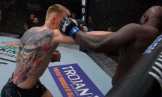 Волков нокаутировал Розенстрайка в главном бою турнира UFC Fight Night