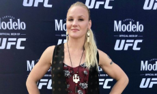 Валентина Шевченко провела дуэль взглядов перед защитой титула UFC. Видео