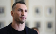 Легендарный Рой Джонс предложил Владимиру Кличко подраться после критики за связь с Россией. Видео