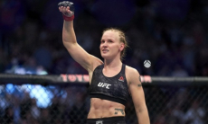 Валентину Шевченко триумфально встретили с поясом UFC в Киргизии. Видео