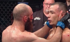 Пятый бой казаха в UFC получился скандальным. Видео