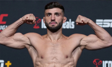 Боец UFC казахстанского менеджера прошел взвешивание перед главным событием турнира