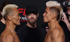 Казахский файтер провел битву взглядов перед боем в UFC. Видео