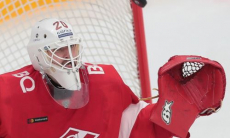 Хоккеист сборной Казахстана будет играть с лучшим вратарем чемпионата Швеции