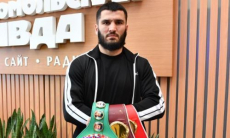 Бетербиев скептически высказался о готовности Бивола к бою с «Канело»