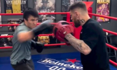 «Заряженный левый». Чемпион WBC из Казахстана блеснул агрессивной техникой в ринге. Видео