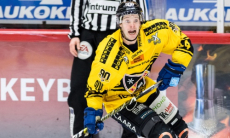 «Барыс» официально подписал результативного защитника «Пантер»