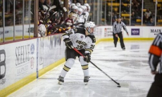 «Барыс»? Канадского защитника «отправляют» в клуб КХЛ