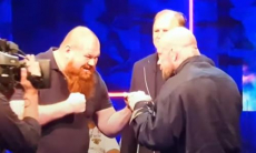Монсон и Дацик провели битву взглядов перед боем. Видео