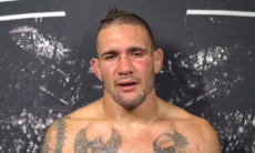 Боец UFC снялся с турнира из-за пореза об унитаз. Фото