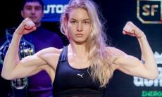 Непобежденная чемпионка разделась на взвешивании ради боя за контракт с UFC. Видео