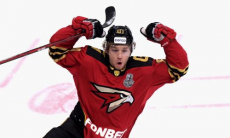 «Постригусь как он». Форвард «Авангарда» пообещал повторить прическу хоккеиста сборной Казахстана