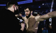 «Специально не стал добивать». Чемпион мира удивил подробностями своего поражения известному казахстанцу