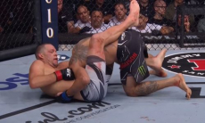 Неожиданно завершился главный бой UFC 279 Диас — Фергюсон. Видео