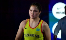 Двукратная чемпионка Азии по борьбе из Казахстана победила узбекистанку и вышла в полуфинал ЧМ-2022
