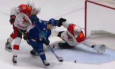 «Иного объяснения этого гола нет». Шайба «Барыса» вызвала недоумение