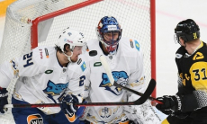 «Барыс» пропустил шайбу после удара головой. Видео