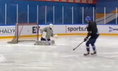 Канадский новичок прибыл в «Барыс» и вышел на лед. Фото