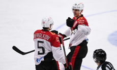 «Медленный, неуклюжий, постоянно ошибающийся». Игра хоккеиста сборной Казахстана в КХЛ вызвала недоумение