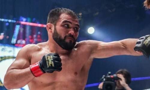 Обидчик Куата Хамитова закатил жесткую рубку за контракт с UFC и поднял на ноги Дану Уайта. Видео