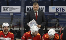 «Для всей команды это стало неожиданностью». В клубе казахстанцев из КХЛ оценили увольнение главного тренера