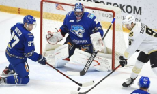 «Оборона хозяев не дрогнула». Домашнюю победу «Барыса» разобрали в России