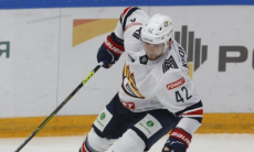 Клуб КХЛ расстался с защитником перед матчем с «Барысом»