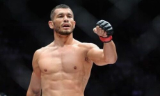 Узбекистанский боец UFC встретил своего соперника в лифте. Видео