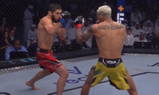 Видео боя Чарльз Оливейра — Ислам Махачев за титул чемпиона UFC