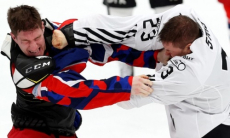 Даррен Диц устроил жесткую драку в матче КХЛ. Видео