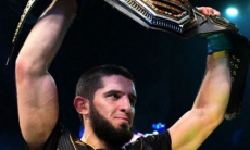 Экс-чемпион UFC оценил шансы Махачева завоевать титул во второй весовой категории