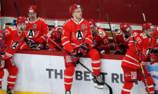 Клуб КХЛ хоккеистов сборной Казахстана после сухого разгрома отпустил в отрыв финалиста Кубка Гагарина