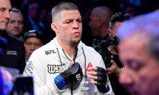 Скандальный боец UFC подрался с членом команды Джейка Пола в подтрибунном помещении. Видео