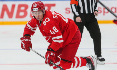 Нападающий сборной Казахстана забросил шайбу в матче КХЛ. Видео