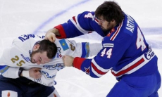 «Его пытались раскрутить». Известный хоккеист раскрыл подробности драк с Дамиром Рыспаевым